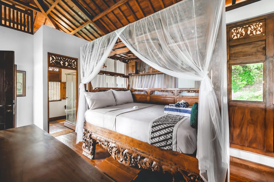 Traditional Double Room | In-room safe, iron/ironing board (on request), WiFi (free)