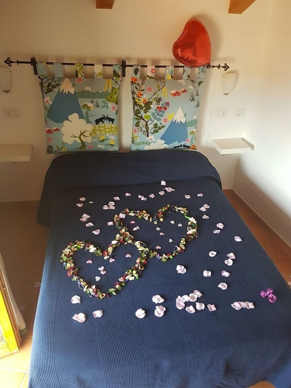 Romantic Double Room, Sea View | Minibar, desk, WiFi (free), bed sheets