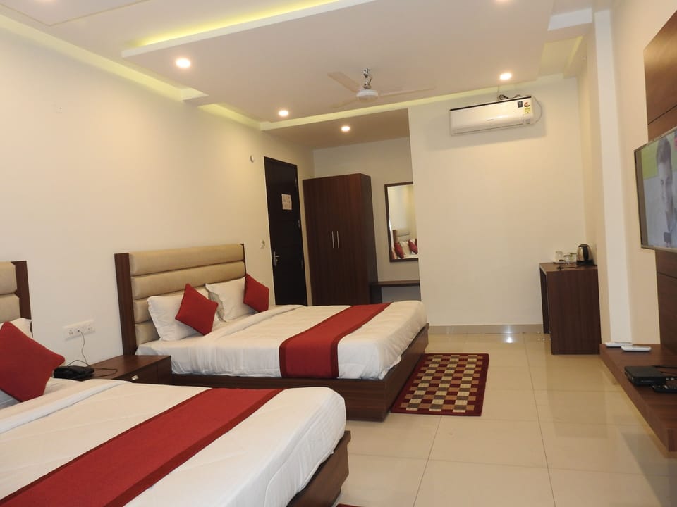 Family Room | Premium bedding, individually decorated, individually furnished, desk