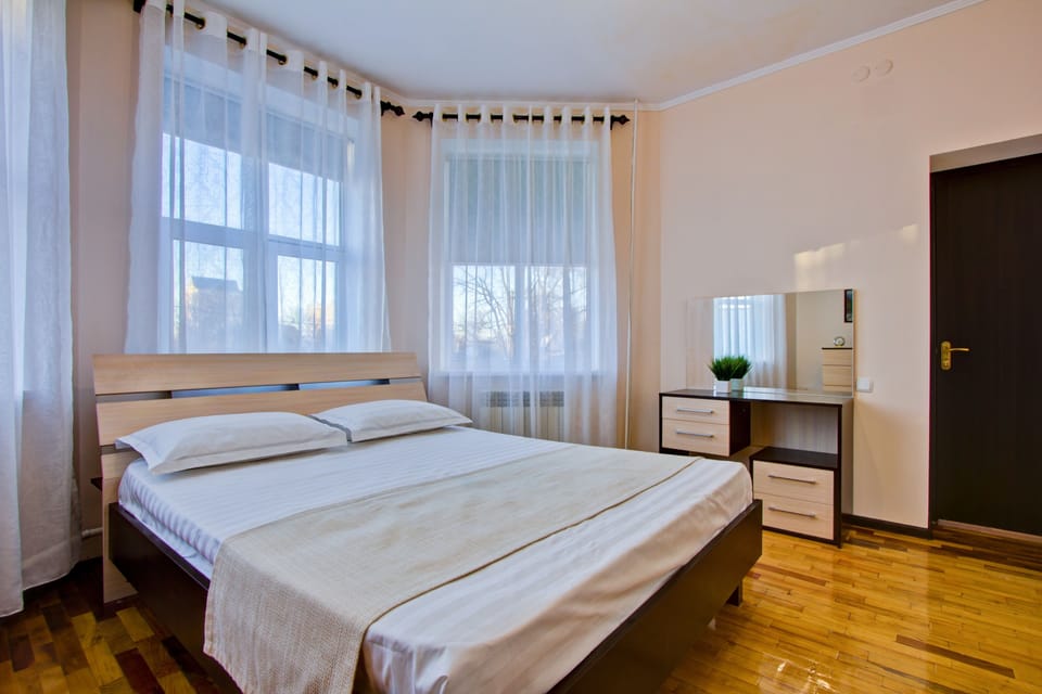 Family Double Room | Desk, laptop workspace, blackout drapes, soundproofing