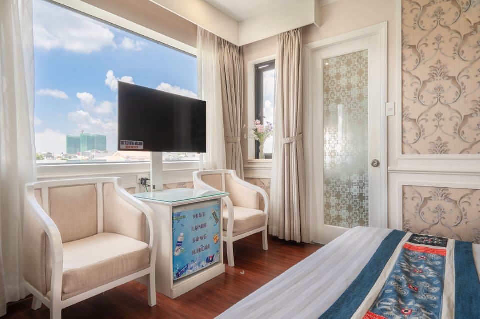 Luxury Double Room | Minibar, desk, laptop workspace, soundproofing