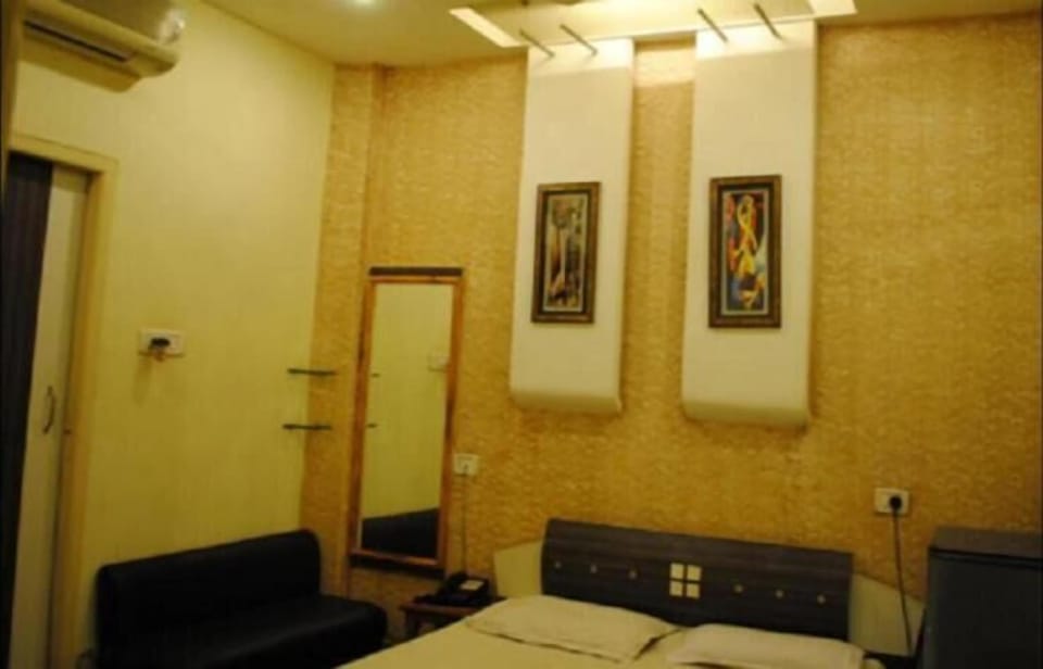 Soundproofing, rollaway beds (surcharge), WiFi (free)