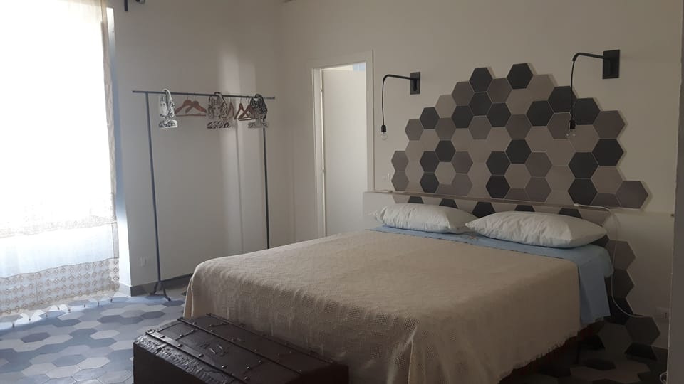 Deluxe Triple Room | Individually decorated, individually furnished, desk