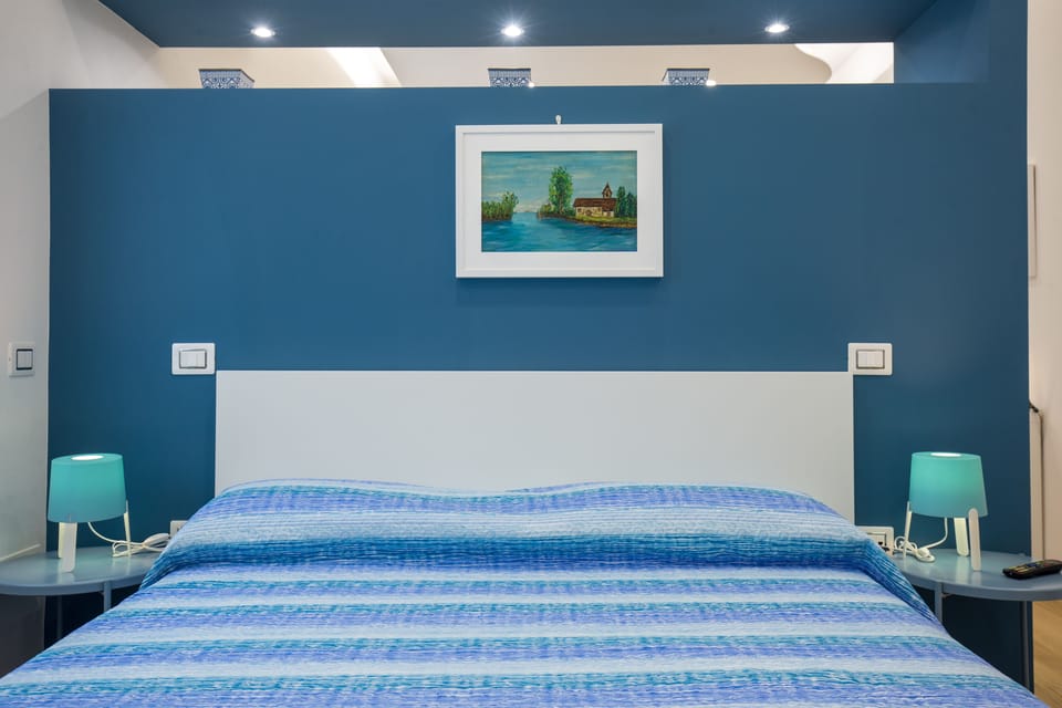 Comfort Studio | Desk, laptop workspace, soundproofing, iron/ironing board