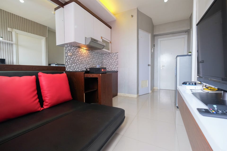 Apartment, 2 Bedrooms | Living area | TV