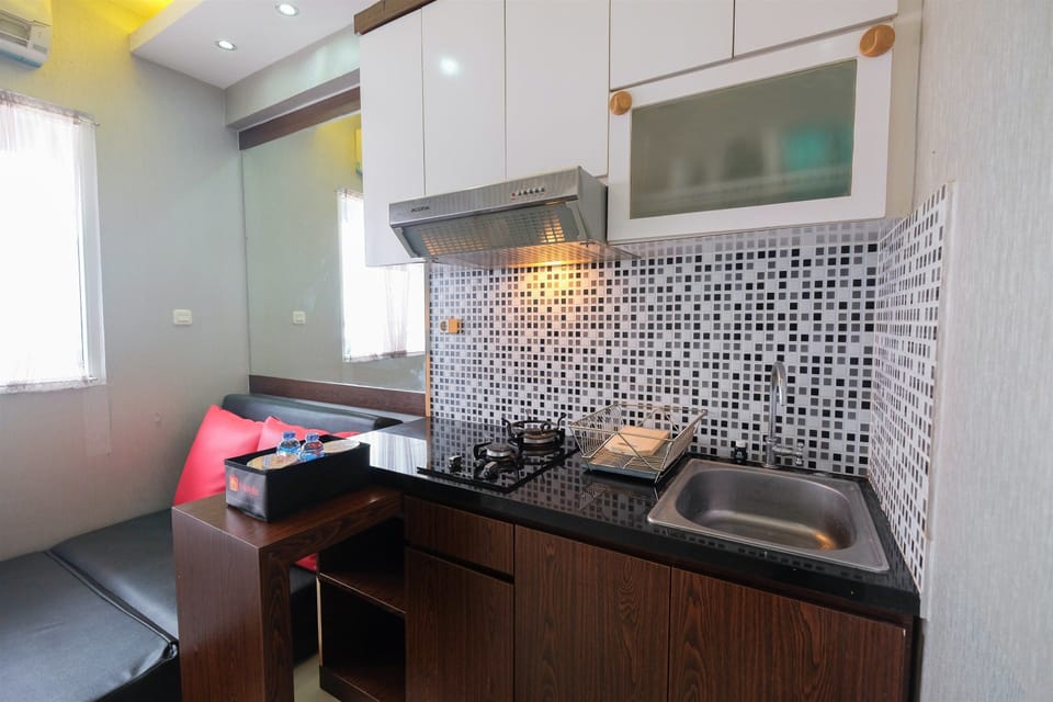 Apartment, 2 Bedrooms | Private kitchenette | Fridge, stovetop, electric kettle, cookware/dishes/utensils