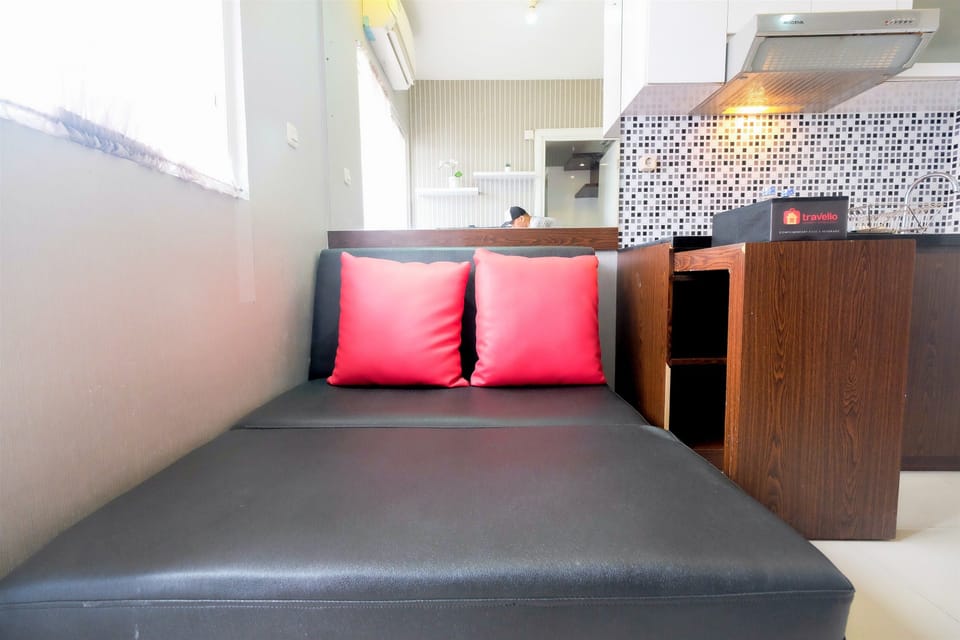 Apartment, 2 Bedrooms | Living area | TV