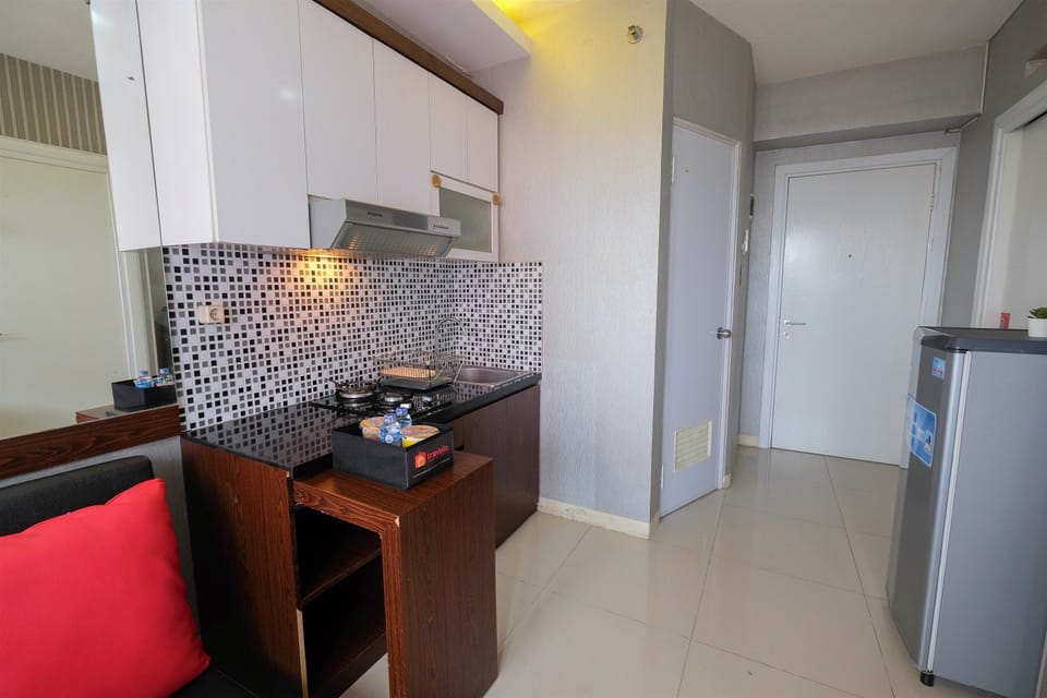 Apartment, 2 Bedrooms | Private kitchenette | Fridge, stovetop, electric kettle, cookware/dishes/utensils