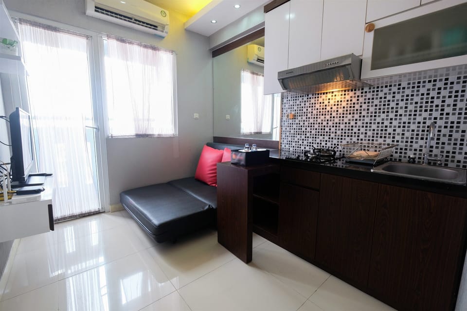 Apartment, 2 Bedrooms | Living area | TV