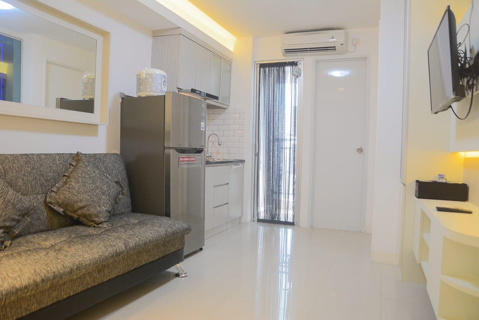 Apartment, 2 Bedrooms | Living area | TV