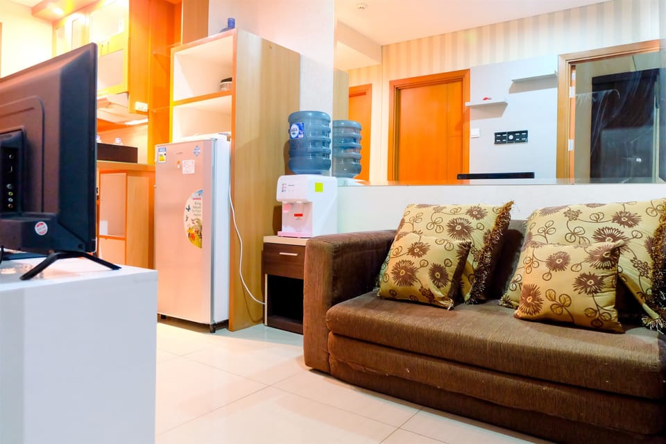 Apartment, 2 Bedrooms | Living area | TV