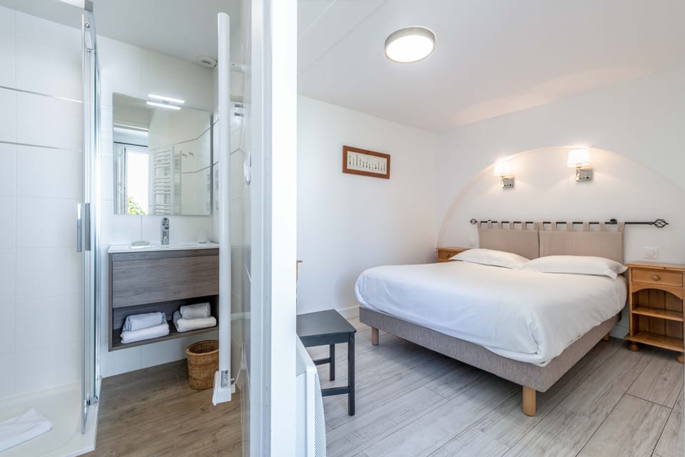 Double Room (Essentielles) | Premium bedding, free WiFi, bed sheets