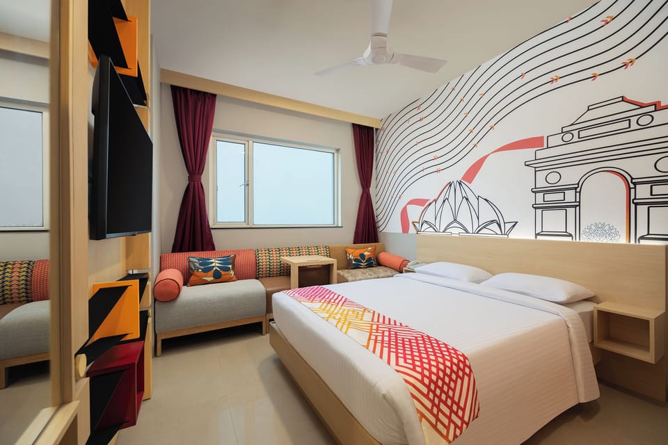 Luxe Queen Room | Minibar, in-room safe, iron/ironing board, free WiFi