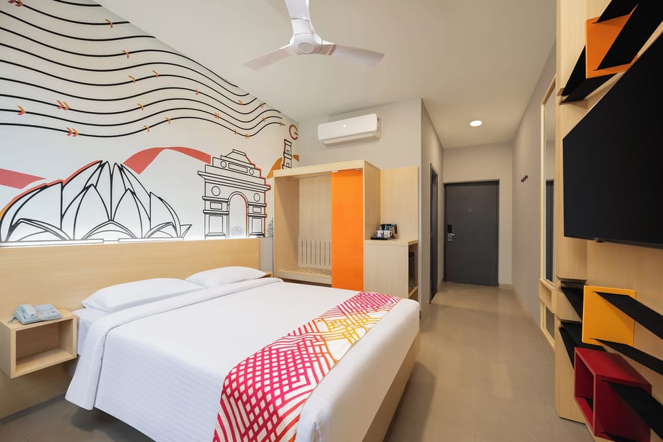 Luxe Queen Room | Minibar, in-room safe, iron/ironing board, free WiFi