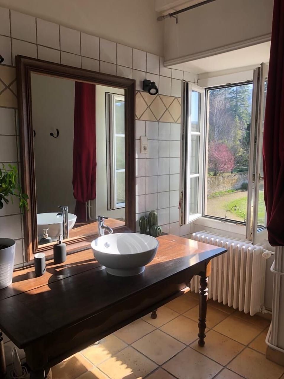 Room | Bathroom | Shower, hair dryer, towels, soap