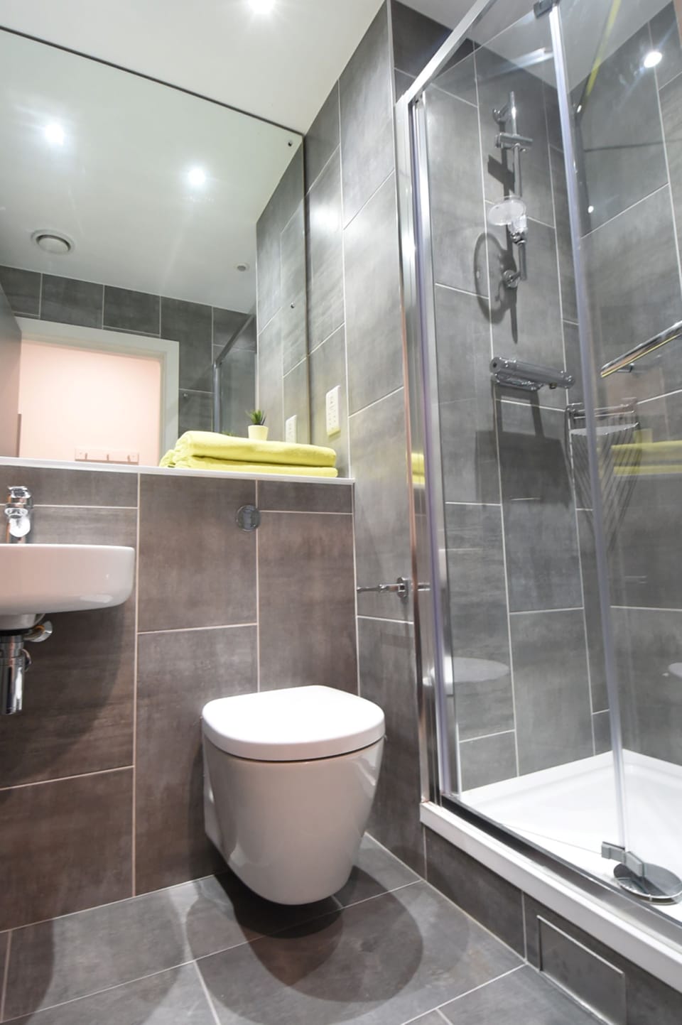 Yugo Explore - Lee Point Hostel in Cork City