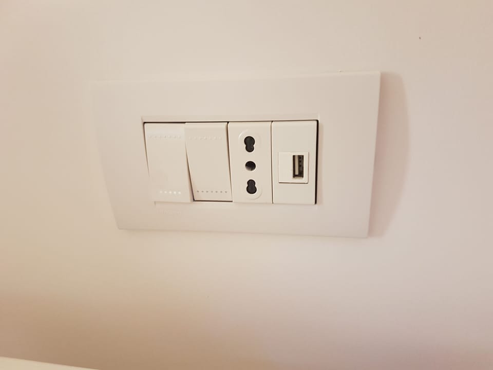 Deluxe Room, 1 Bedroom, Ensuite | Tech