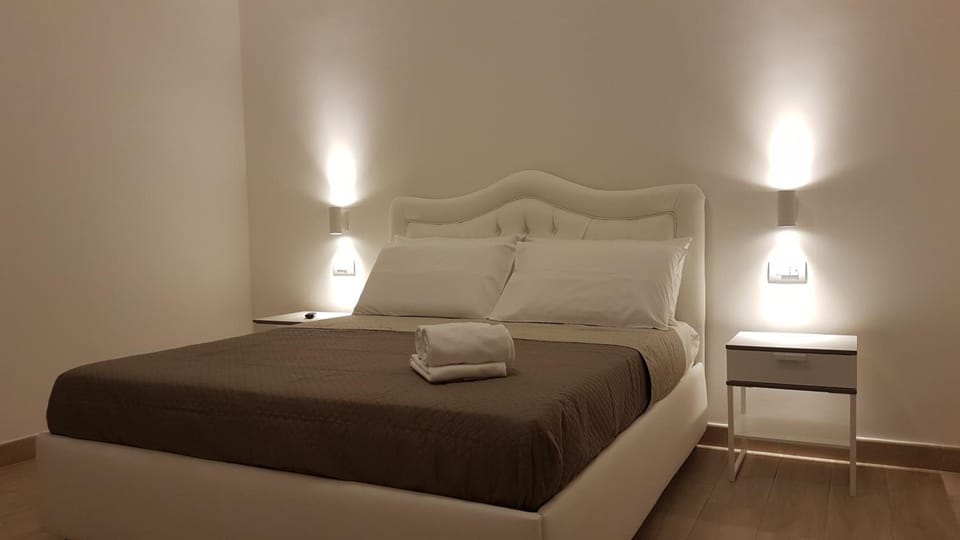 Desk, laptop workspace, free WiFi, bed sheets