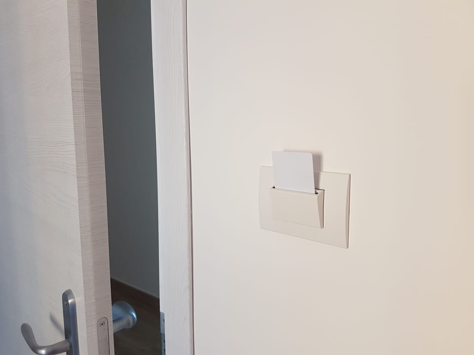 Economy Room (External bathroom) | Desk, laptop workspace, free WiFi, bed sheets