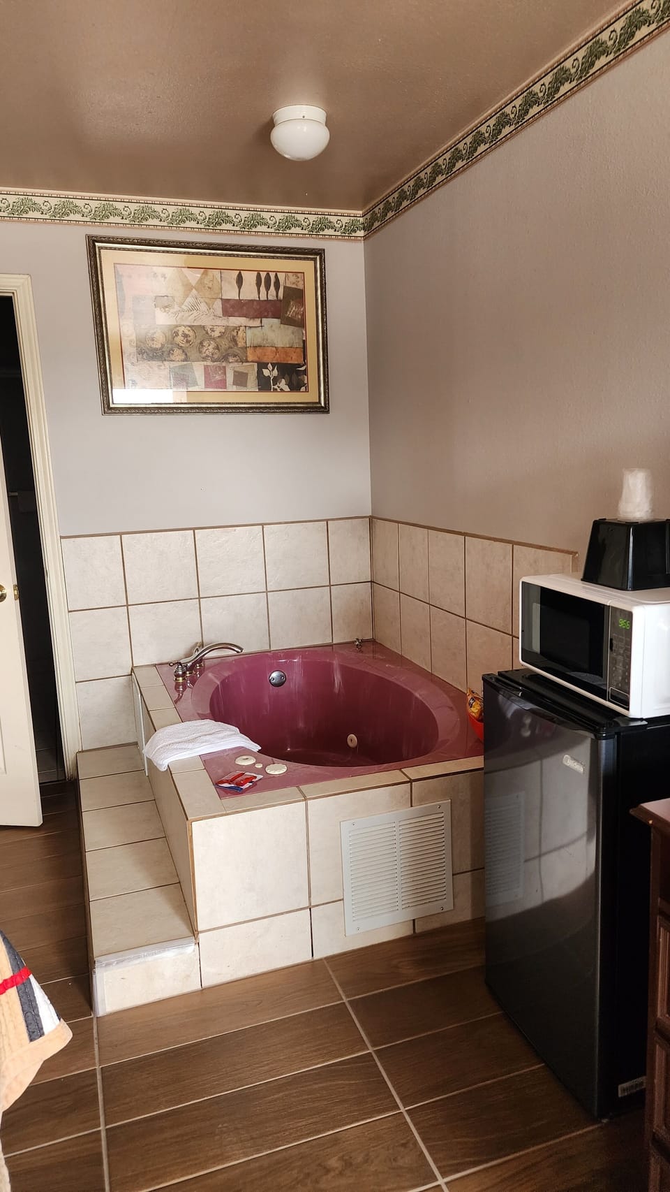Suite, 1 King Bed, Smoking, Hot Tub | Bathroom | Free toiletries, towels