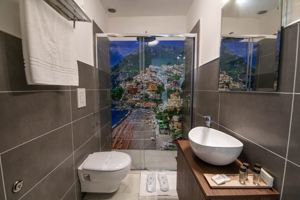 Double Room (Positano) | Bathroom | Shower, rainfall showerhead, free toiletries, hair dryer