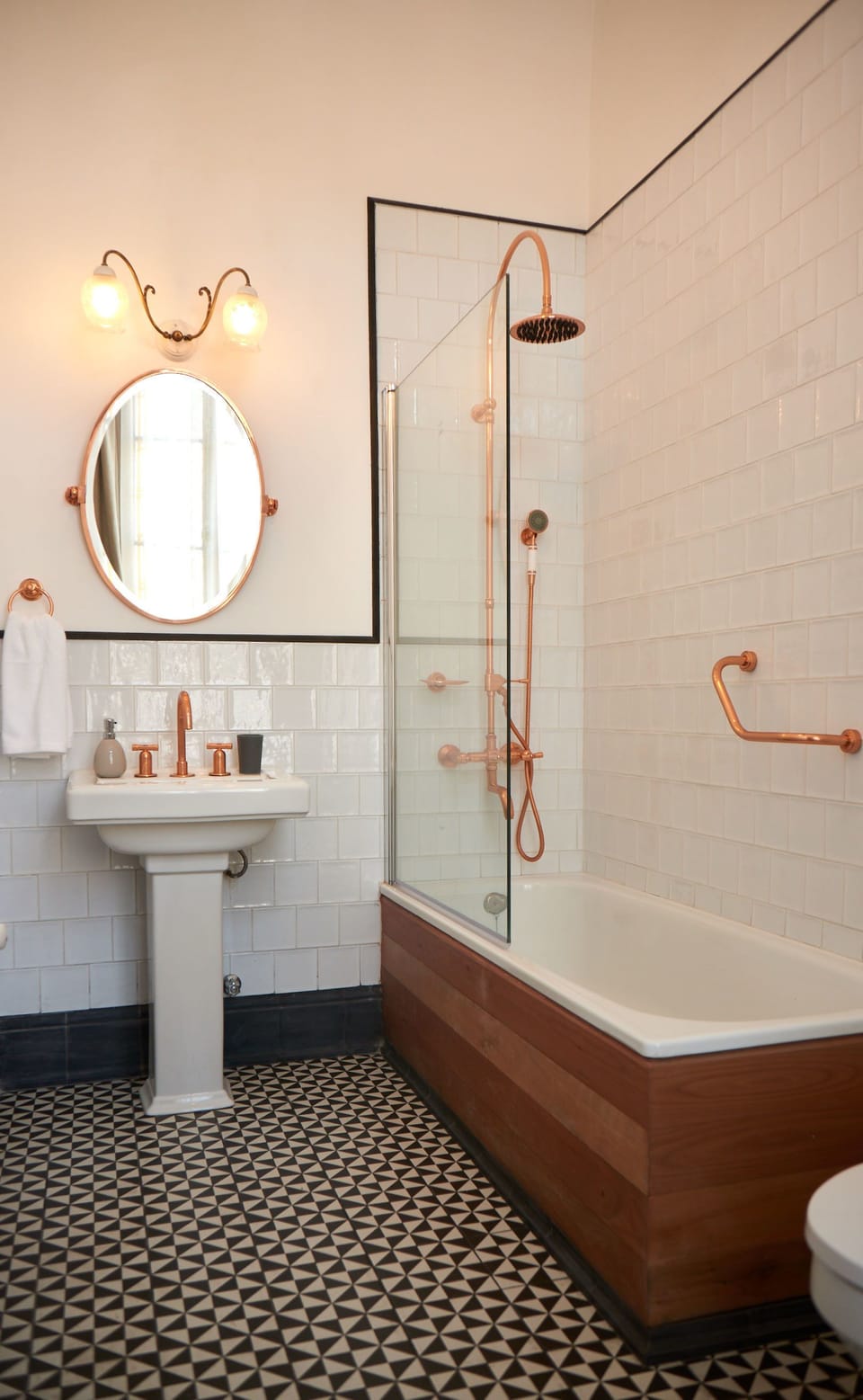 Deluxe Twin Room | Bathroom | Combined shower/tub, deep soaking tub, hair dryer, towels