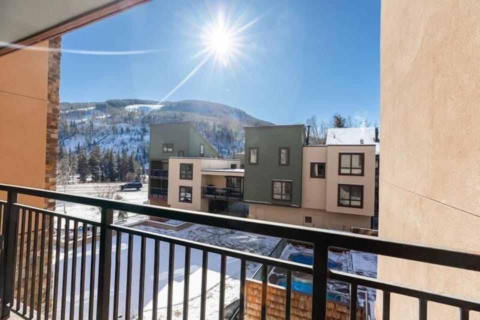 Condo, 2 Bedrooms | Property grounds