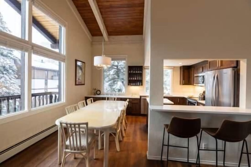 Apartment, 4 Bedrooms | Private kitchen | Fridge, oven, coffee/tea maker, toaster