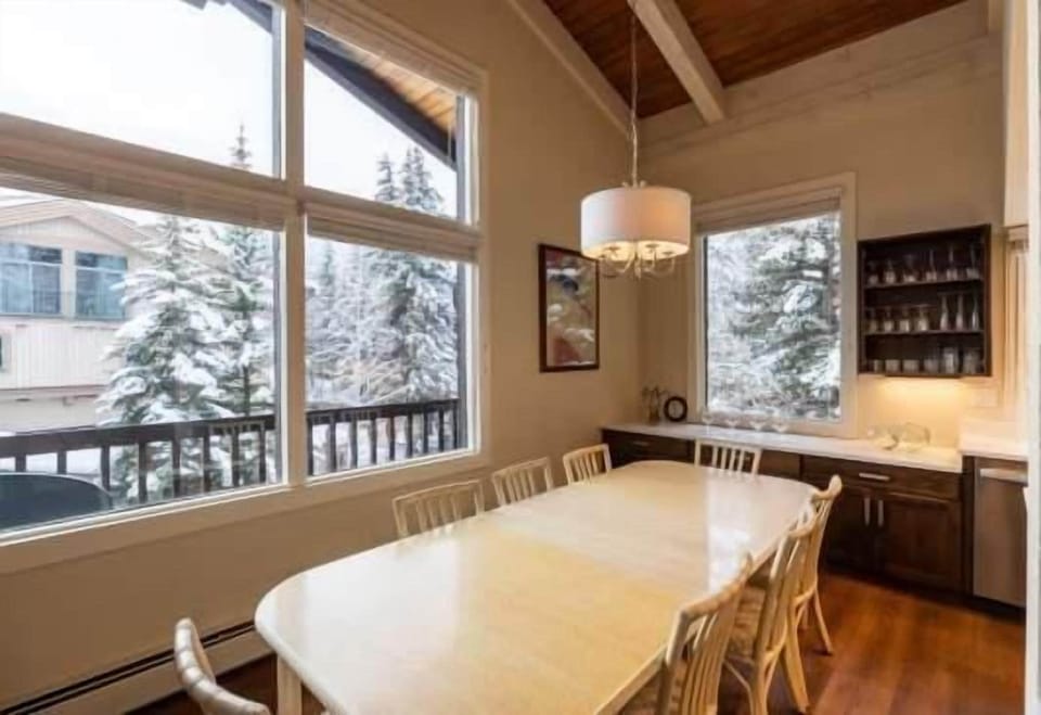 Apartment, 4 Bedrooms | Private kitchen | Fridge, oven, coffee/tea maker, toaster
