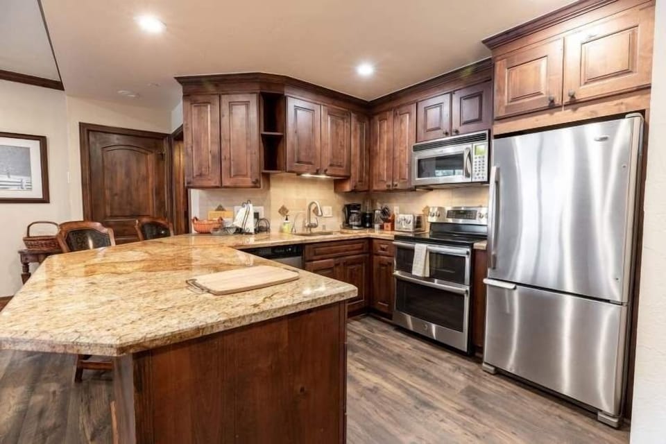 Condo, 2 Bedrooms | Private kitchen | Fridge, oven, coffee/tea maker, toaster