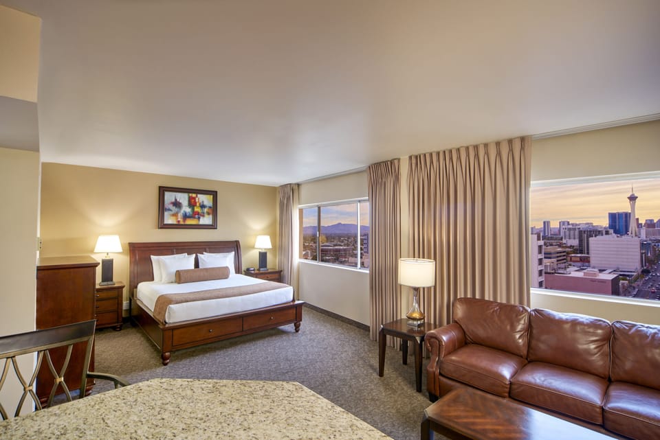 Regal Suite | In-room safe, blackout drapes, iron/ironing board, WiFi (free)