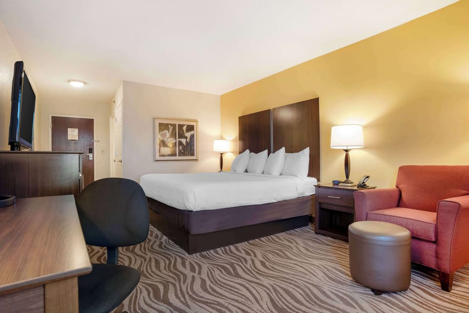 Iron/ironing board, rollaway beds, WiFi, bed sheets