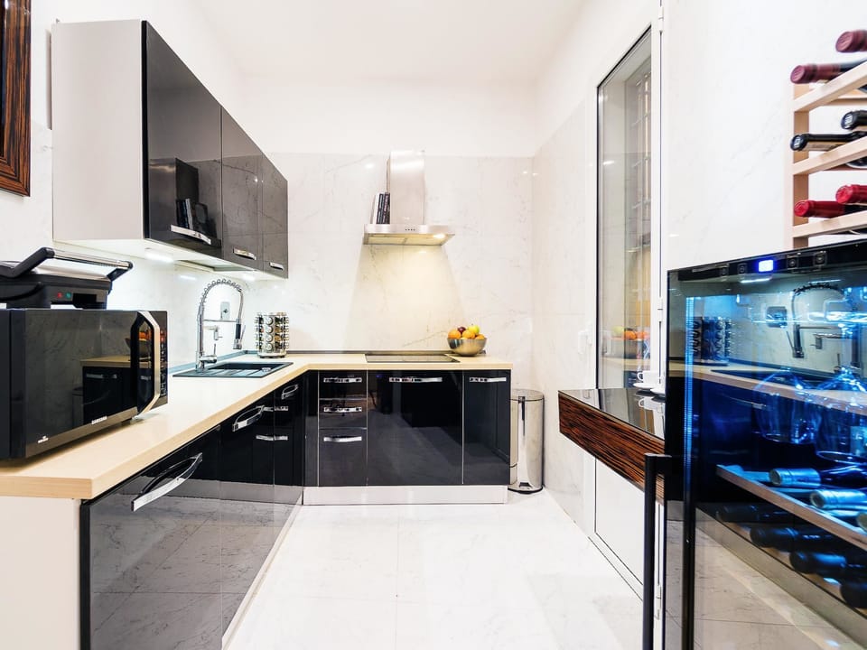 Apartment (3 Bedrooms) | Private kitchen | Fridge, microwave, dishwasher, espresso maker