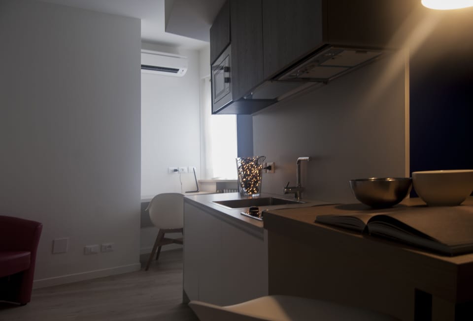 Fridge, stovetop, electric kettle, toaster