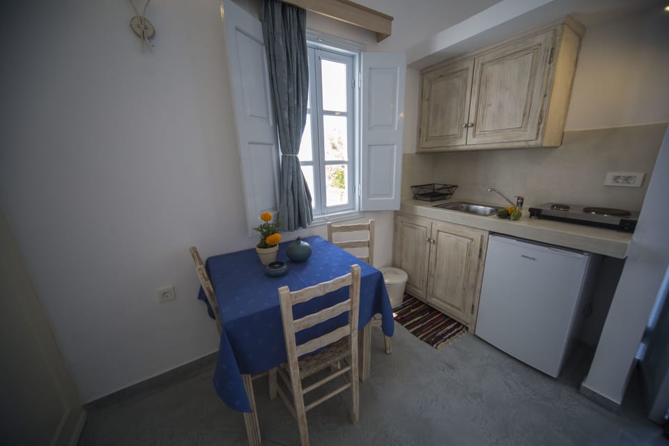 Apartment, 1 Bedroom | Private kitchenette | Fridge