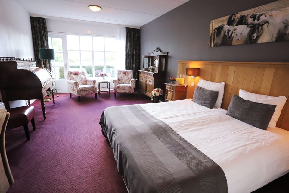 Gallery Room | Pillowtop beds, in-room safe, desk, iron/ironing board