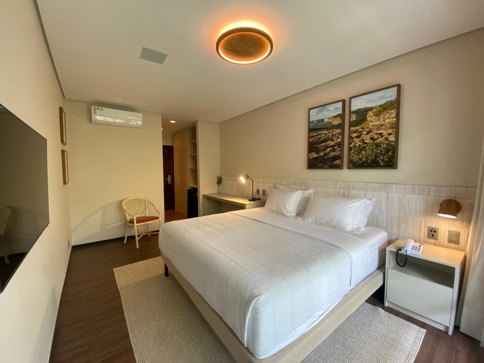 Luxury Twin Room | In-room safe, blackout drapes, free WiFi, bed sheets