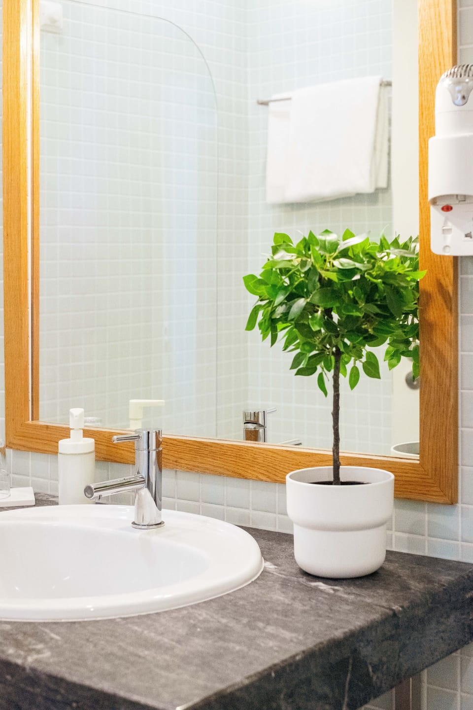 Double or Twin Room | Bathroom | Free toiletries, towels