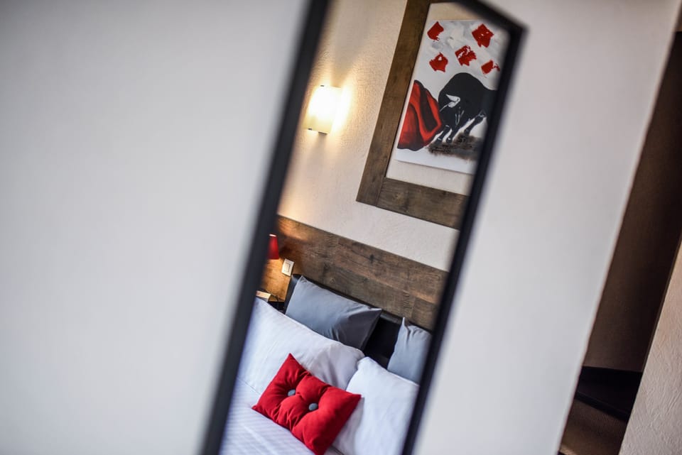 Double Room | Desk, laptop workspace, free WiFi, bed sheets