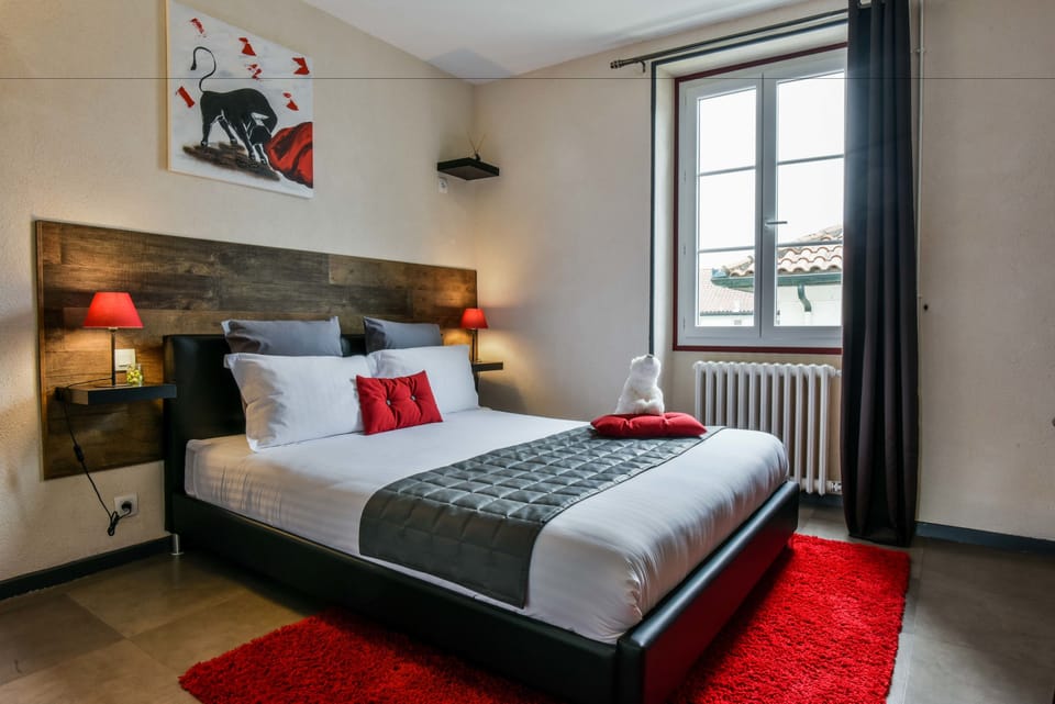 Double Room | Desk, laptop workspace, free WiFi, bed sheets