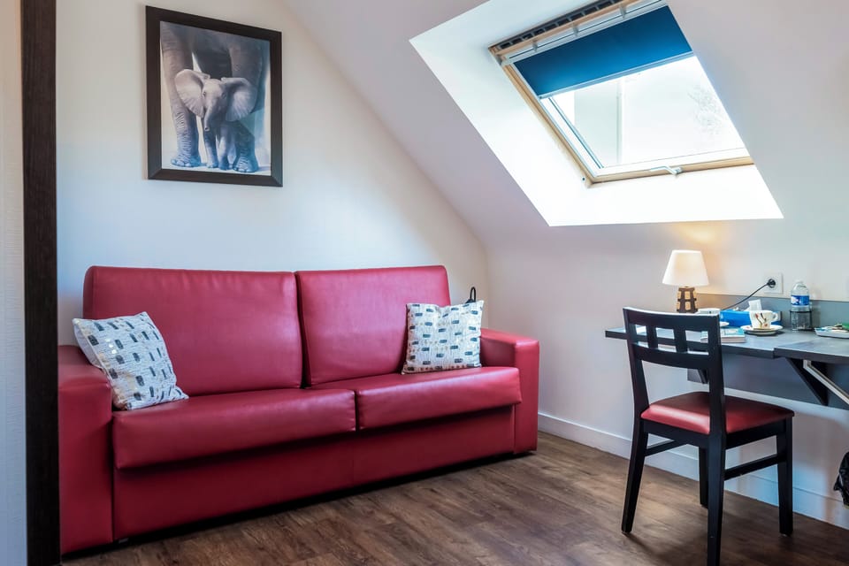 Comfort Twin Room | Premium bedding, desk, free WiFi, bed sheets