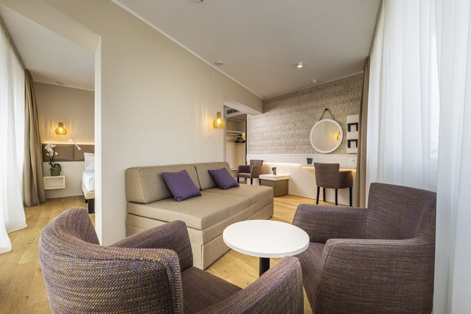 Captain Suite with sea view and balcony | Minibar, in-room safe, desk, blackout drapes