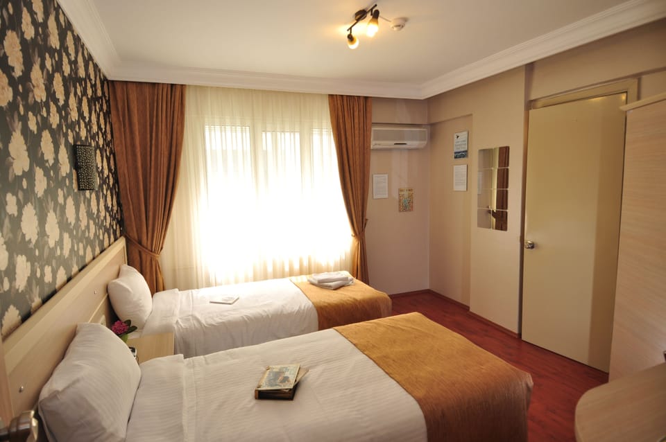 Standard Room | Premium bedding, minibar, in-room safe, desk