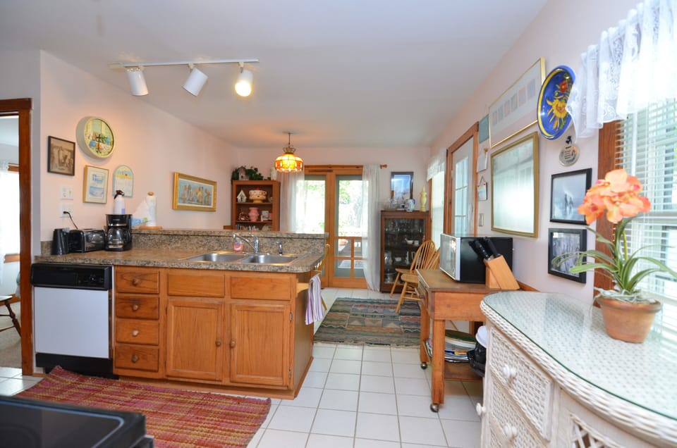 Eat-in Kitchen