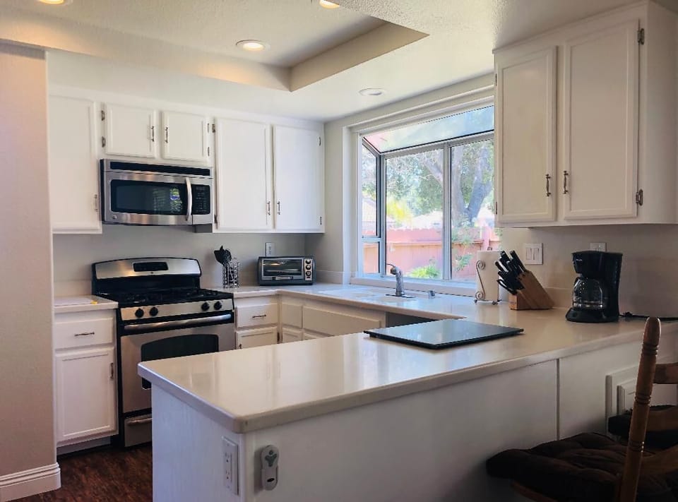 Fully stocked kitchen with toaster oven, Keurig & Mr. Coffee coffee makers 