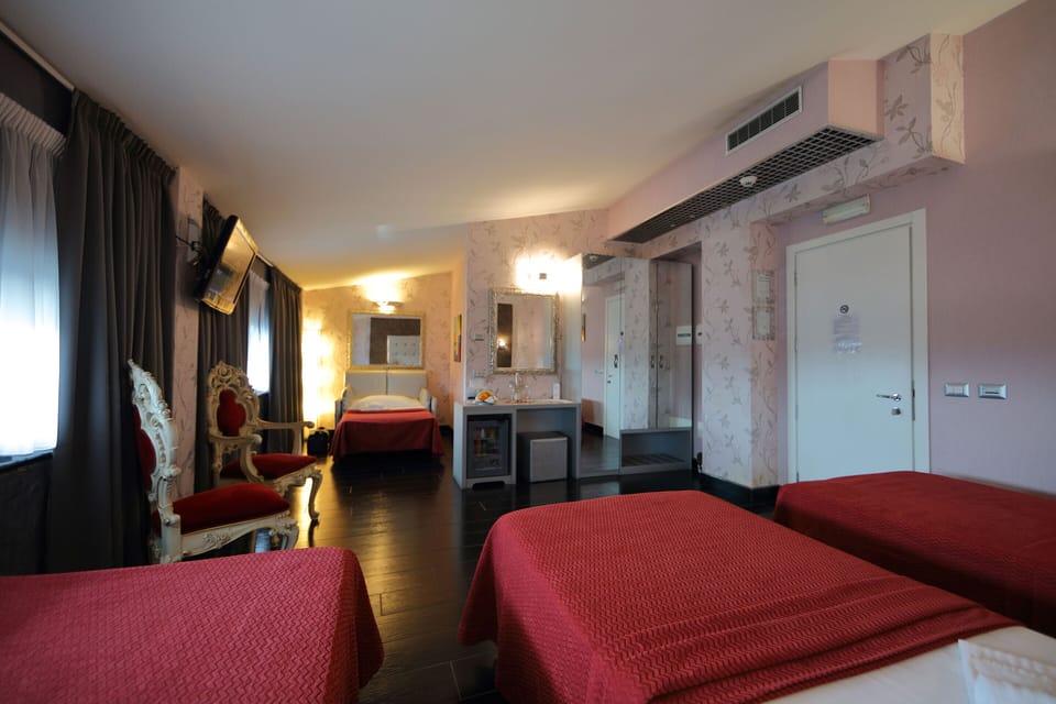 1 bedroom, hypo-allergenic bedding available, minibar, in-room safe