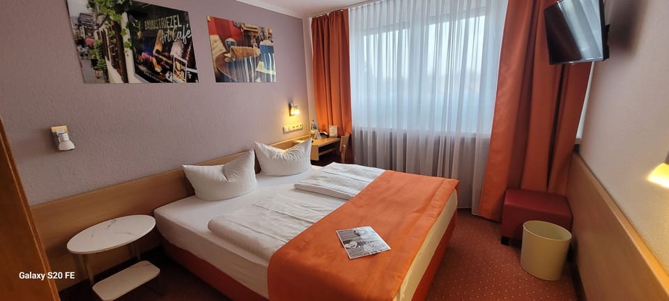 Standard Double Room | Desk, soundproofing, iron/ironing board (on request)
