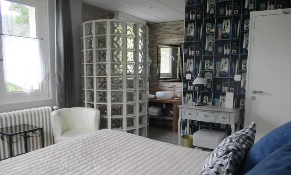 In-room safe, desk, soundproofing, WiFi (free)