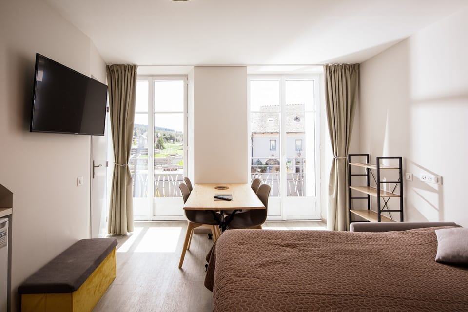 Standard Studio | Free WiFi, bed sheets