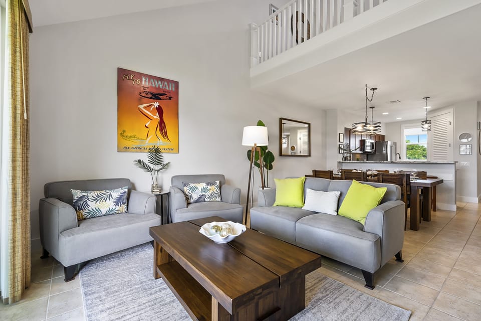 Living Area with Seating for 4 and View of the Loft